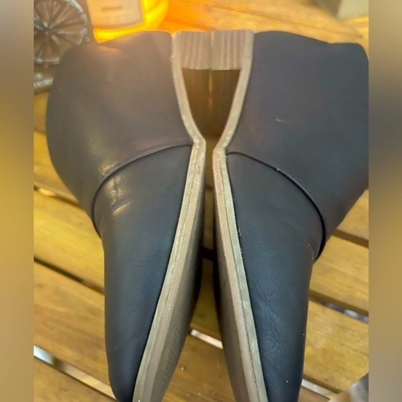 Cynthia Rowley “Eddie” black cut out flats in EUC. size 9. Faux Leather. - Picture 2 of 7